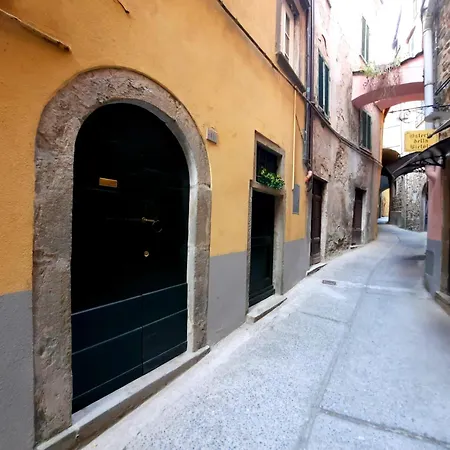 Apartment Nini - Casa Torre Nel Borgo Pontremoli