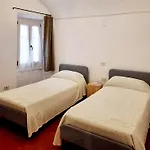 Nini - Casa Torre Nel Borgo Daire
